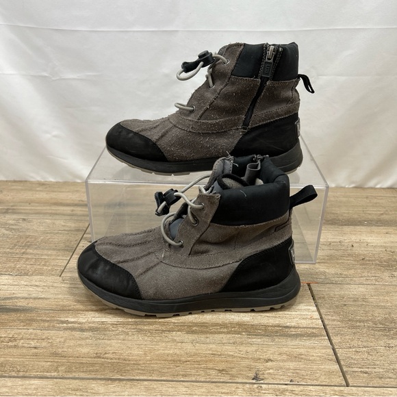 UGG Kids Turlock WP Gray‎ Black Boots Youth Size 4 STYLE: 1103505K - Picture 3 of 8